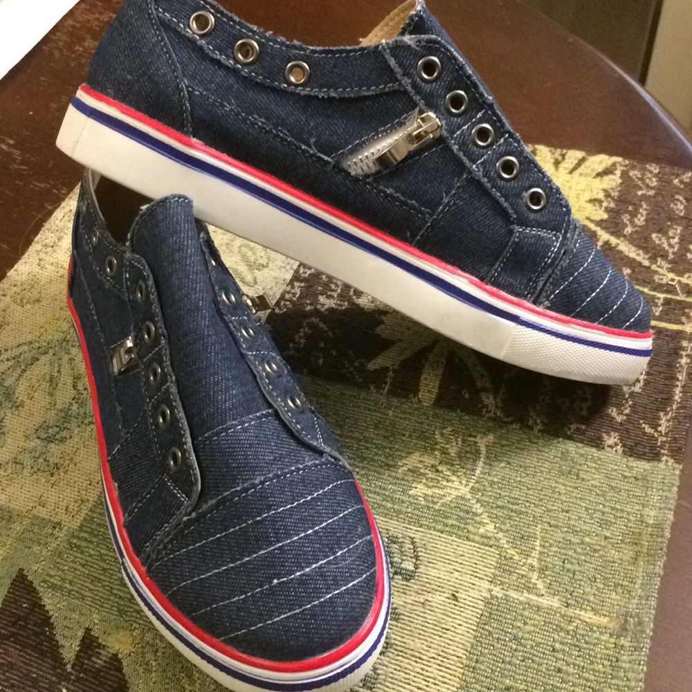 Denim sport shoe